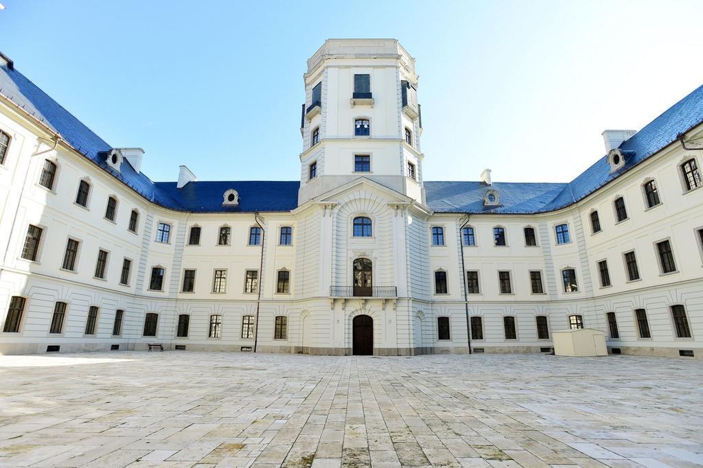 Borostyan Vendeghaz Eger Hotel Exterior photo